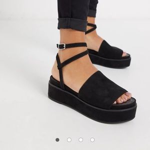 Size 6 ASOS DESIGN Tabitha chunky sandals